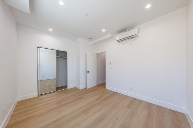 Building Photo - 1330 S Longwood Ave