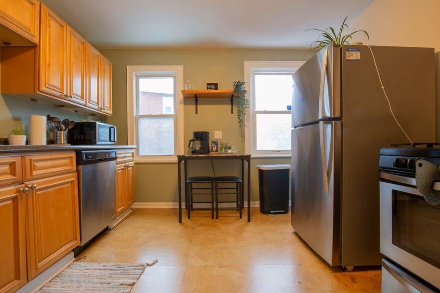 Fully stocked kitchen. - 203 W Tupper St