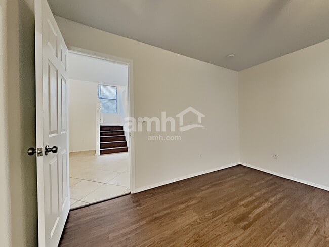 Building Photo - 341 W Amber Hawk Ct