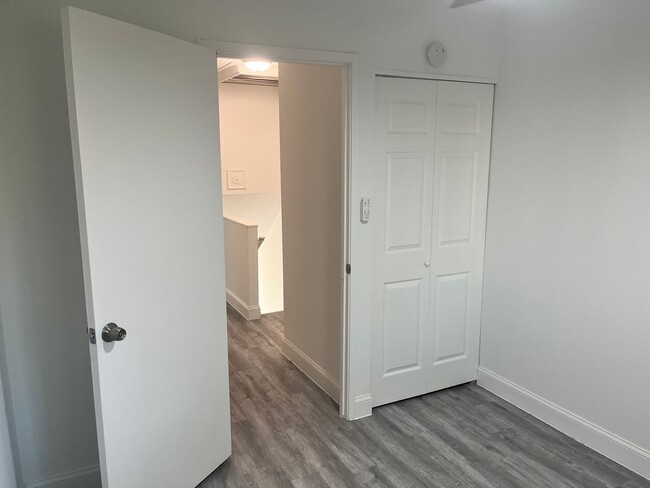 Building Photo - Updated Townhouse In Herndon
