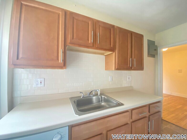 Building Photo - 550 Belmont St