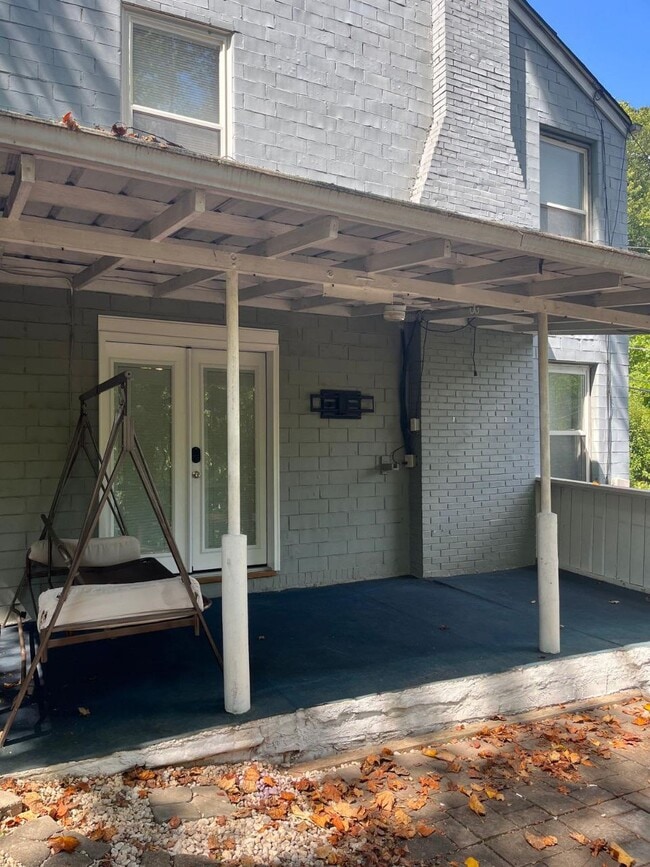 Building Photo - 615 Cora St