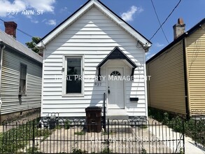 Building Photo - 937 Ann St