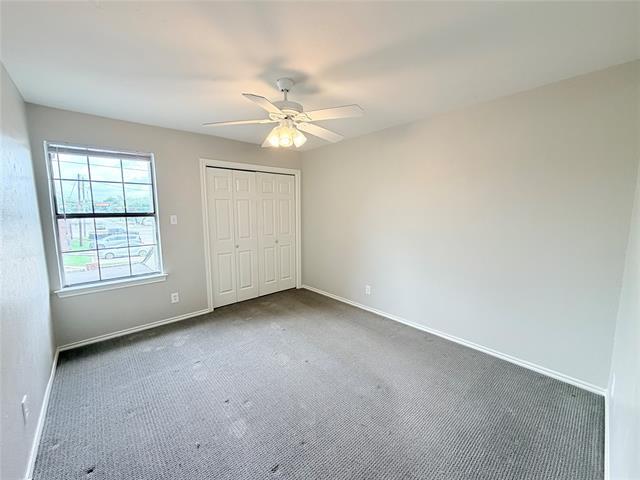 Building Photo - 2412 Lakeview Cir