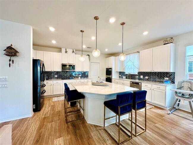 Building Photo - 524 Ayinger Ln