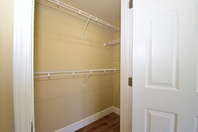 Building Photo - SPECIOUS 2 BED 2 BATH CONDO WITH ATTACHED ...