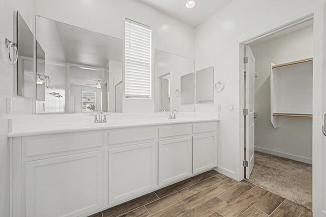 Building Photo - 5512 S Dillon Cir