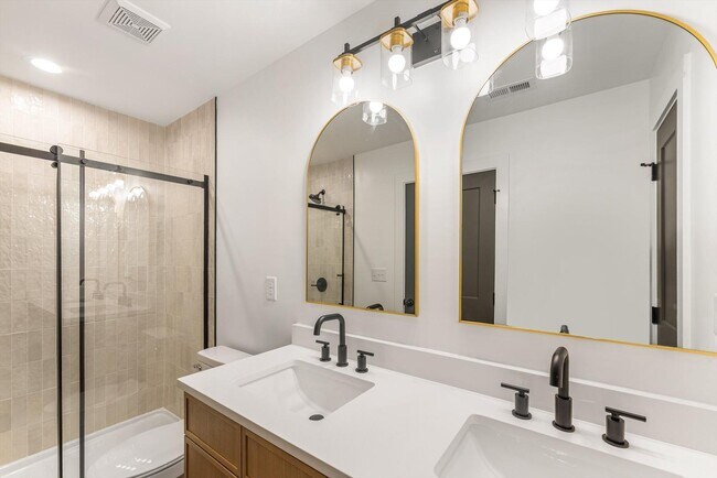 Building Photo - 3425 Garden Dr