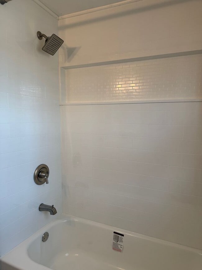 Building Photo - 5 Down E Ln