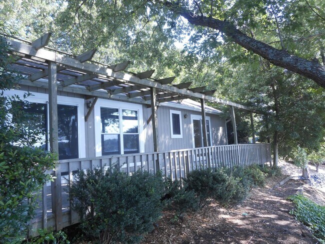 Building Photo - Enjoy Lakefront Luxury Year Round! $250 Of...