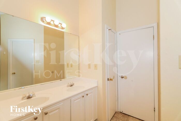 Building Photo - 4100 Hampton Manor Cove