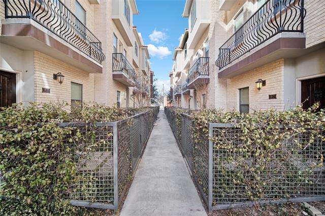 Building Photo - 1021 Pavillion St