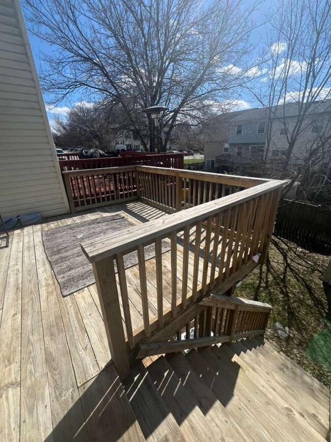 Building Photo - Lake Grove