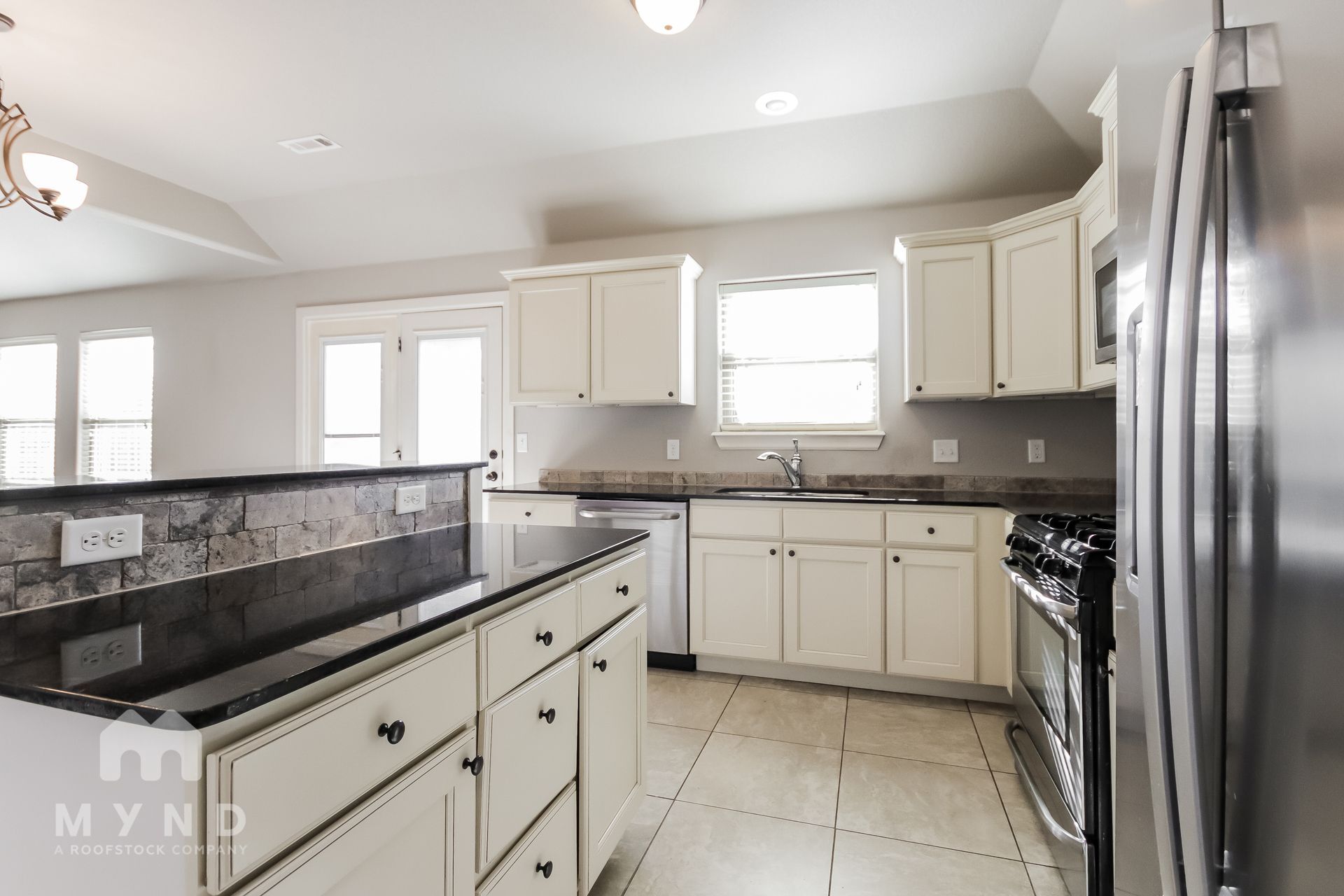 Building Photo - 2303 SW Worthington Ave