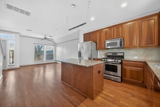 Building Photo - 313 Hogan St