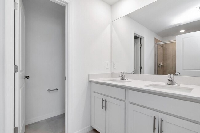 Building Photo - Brand-New 3BR/2.5BA Townhome in Lakewood Ranch — Internet, Trash, & Lawn Care Included