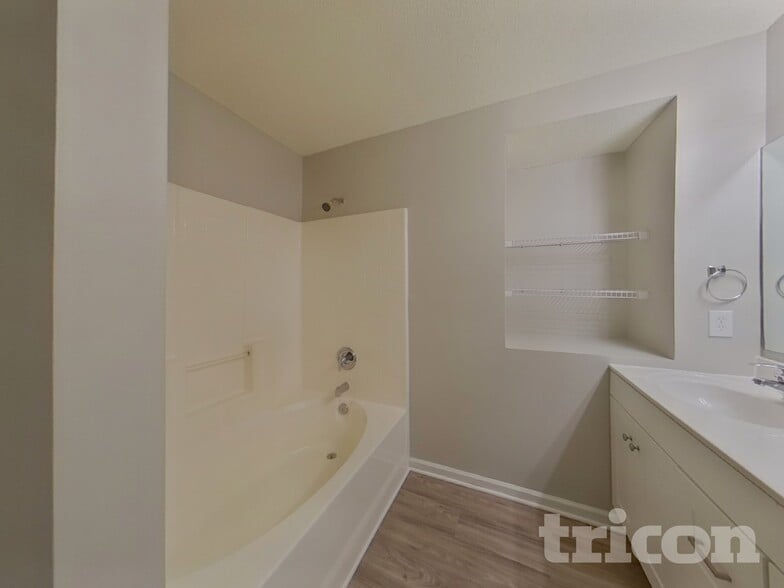 Building Photo - 2048 Lake Carolina Dr