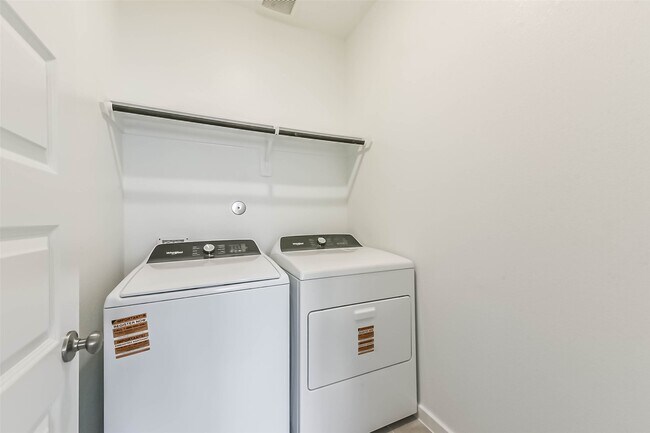 Building Photo - 583 Avisa Dr