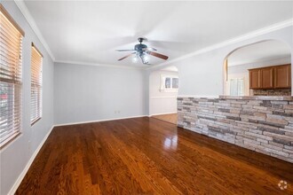 Building Photo - 1510 Cloverleaf Dr