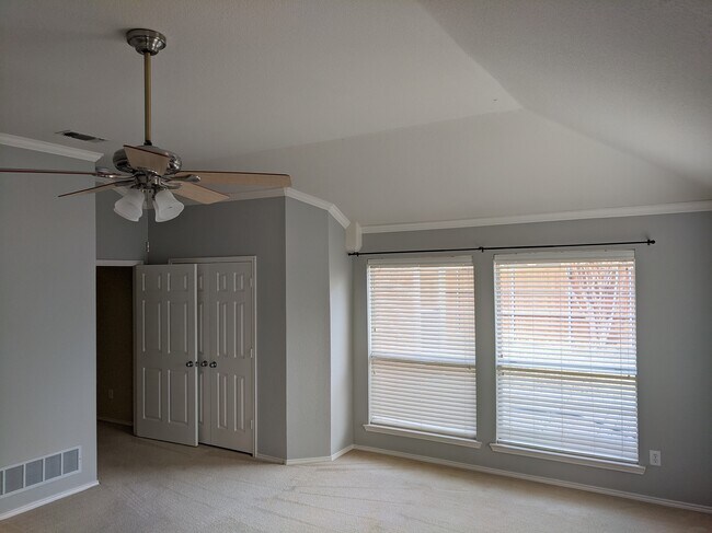 Building Photo - 5016 Springflower Dr
