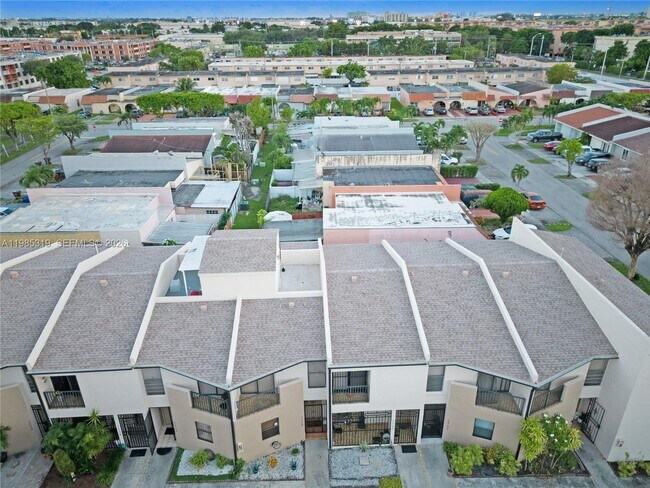 Building Photo - 1758 W 58th St