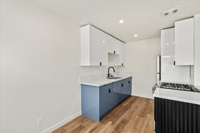 Building Photo - 317 E 97th St