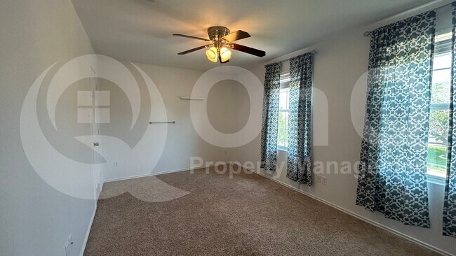 Building Photo - 905 Cedar Creek Dr