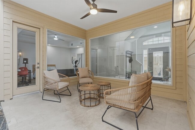 Building Photo - 5515 Venice St