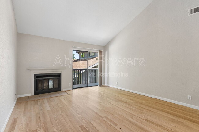 Building Photo - 3180 Country Club Dr