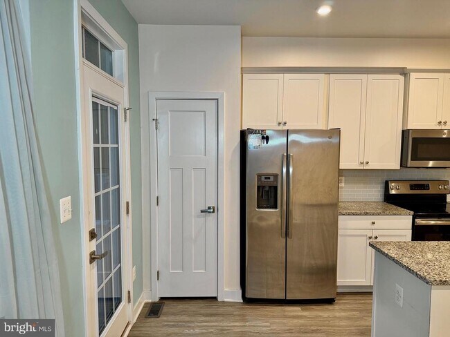 Building Photo - 4812 Crest View Dr