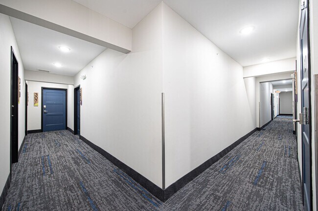 Building Photo - Short North! Fully Furnished 1 Bedroom, 1 ...