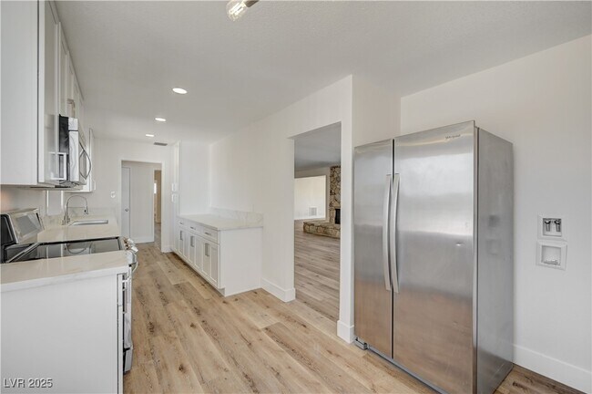 Building Photo - 3504 Pioneer Cir