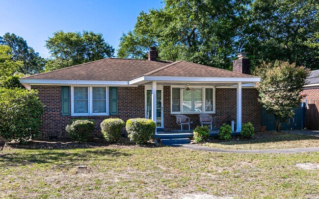 Building Photo - Beautiful rental full of character and charm located in The Avenues of Cayce! Close to USC!