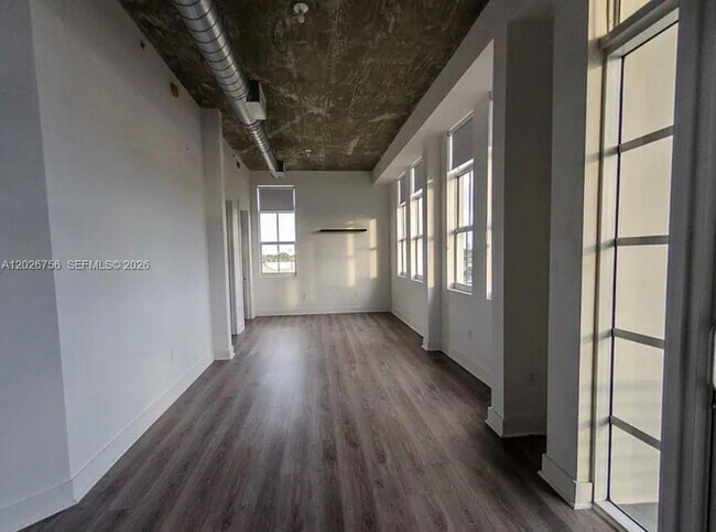 Building Photo - 1791 NE Miami Gardens Dr