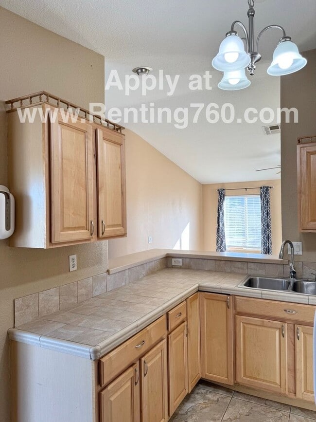 Building Photo - Cozy 3 Bed 2 Bath Home Near Base!