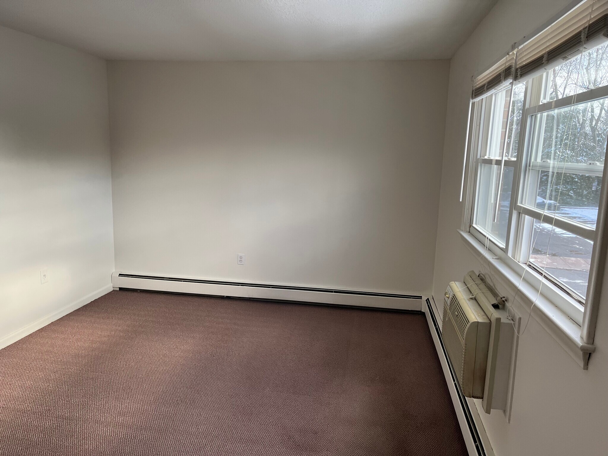 Building Photo - 2 Thompson Rd