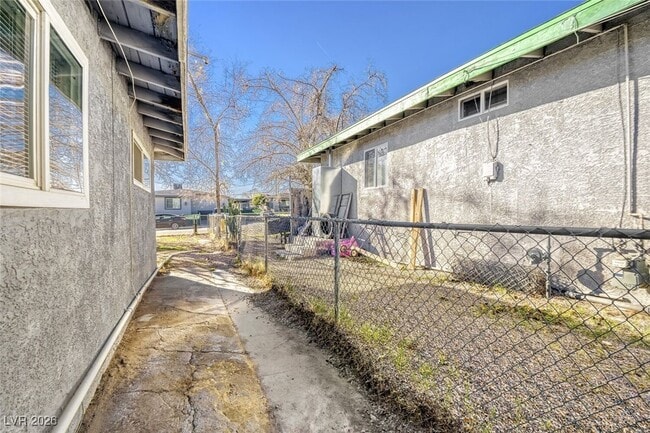 Building Photo - 214 George Pl