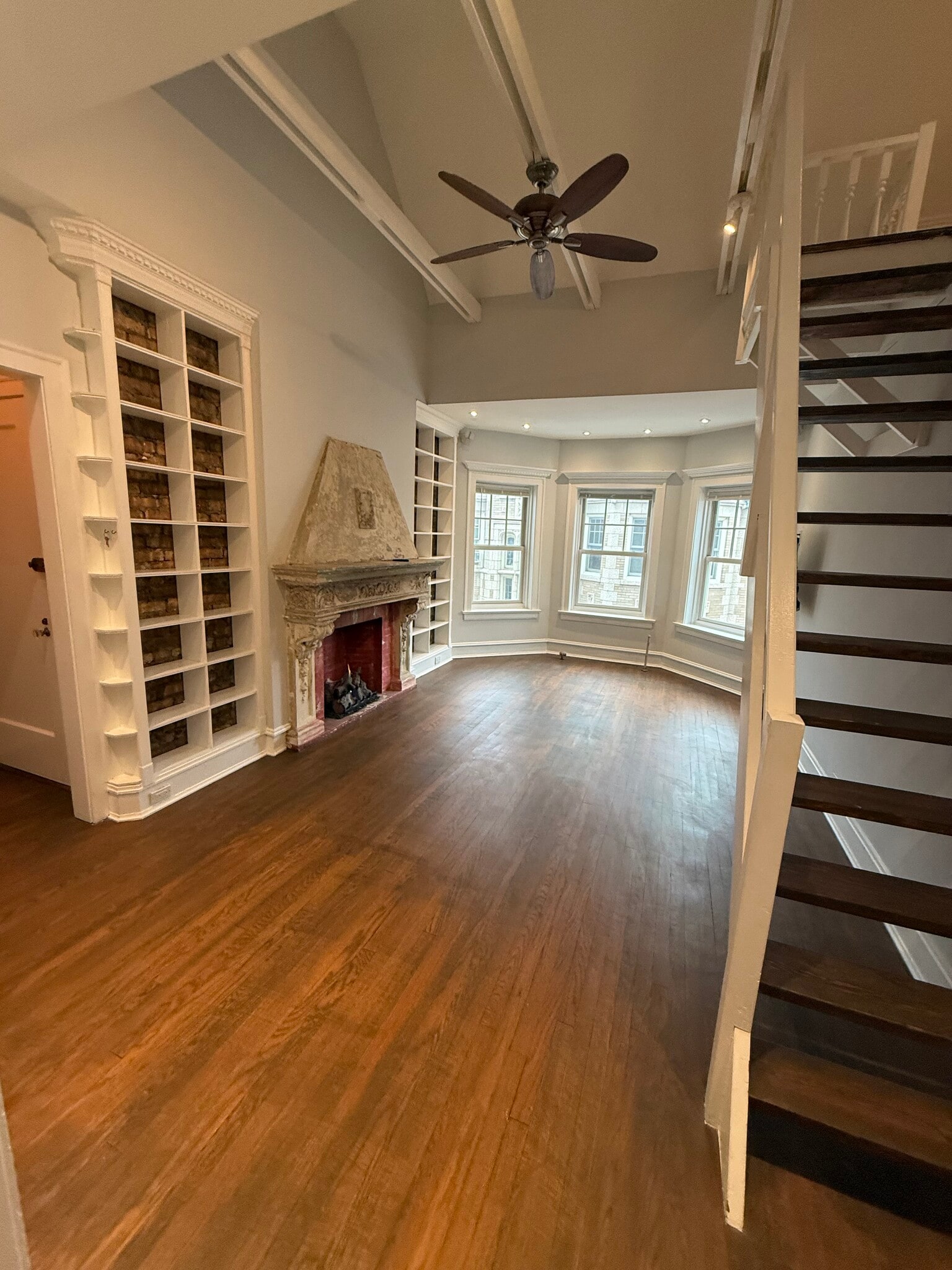 Building Photo - 534 W Brompton Ave