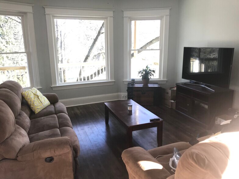 Living Room - 32 Pawling Avenue