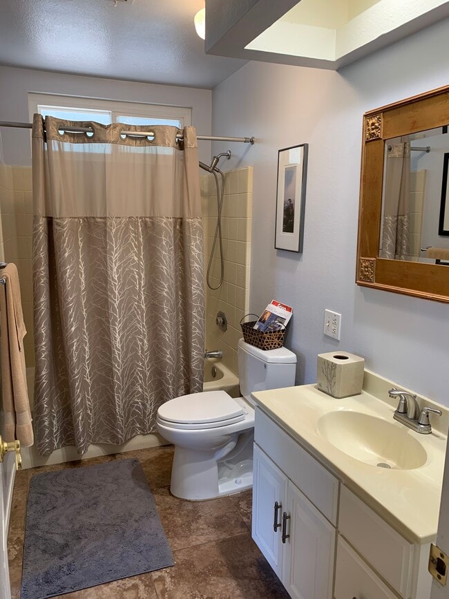 Bathroom has tub/shower - 1401 Via Lima