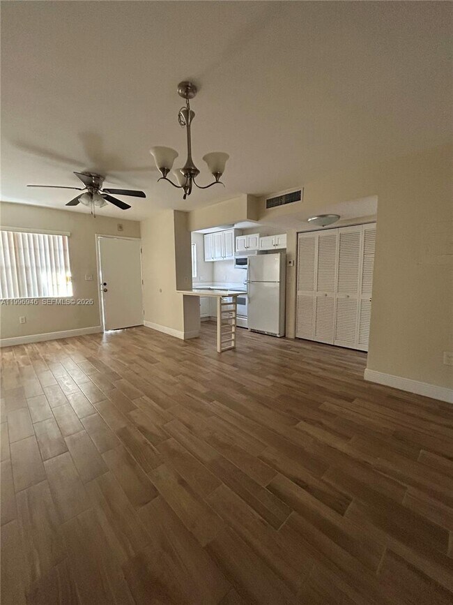 Building Photo - 12500 NE 5th Ave