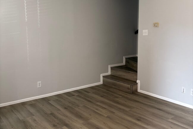Building Photo - 1005 Castle Heights Dr