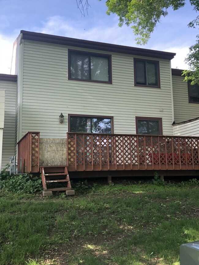 Building Photo - Three Bedroom, one-and-a-half-bathroom Townhome in NW Rochester MN