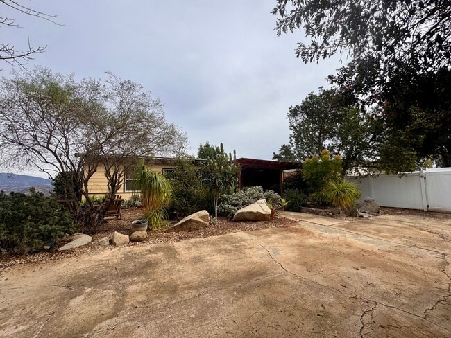 Building Photo - 221 Sage Rd