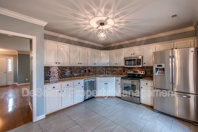Building Photo - 1625 Brentwood Pointe
