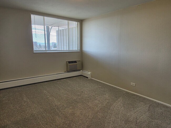 Building Photo - Location, Location… and Absolutely Incredible Views!