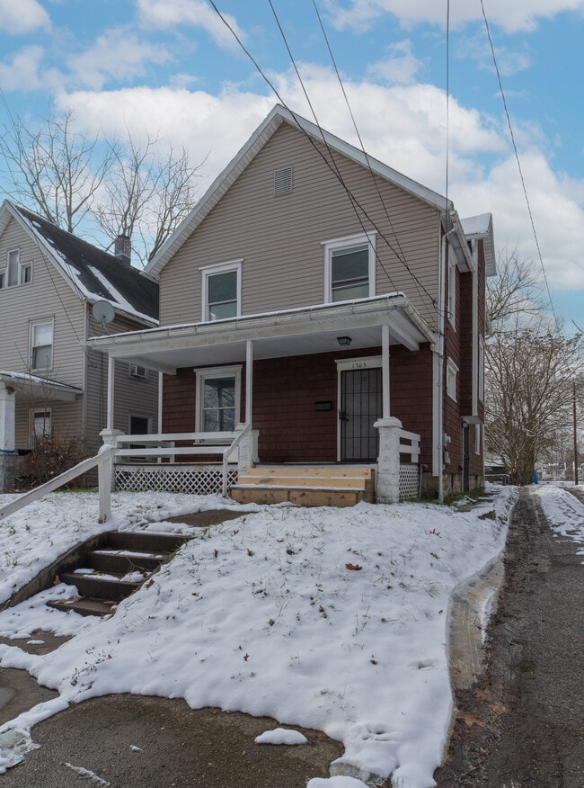 Building Photo - 1303 Rowland Ave NE