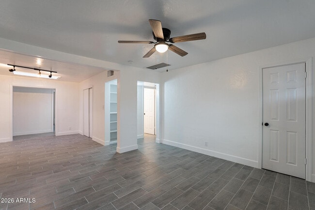 Building Photo - 536 W 18th St