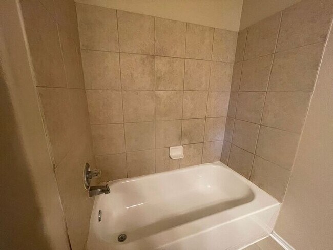 Building Photo - (((3/2)))Duplex Home @ Perfect Weatherford...