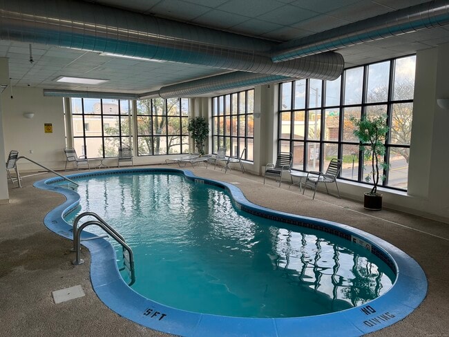 Building Photo - 111 deKoven Drive